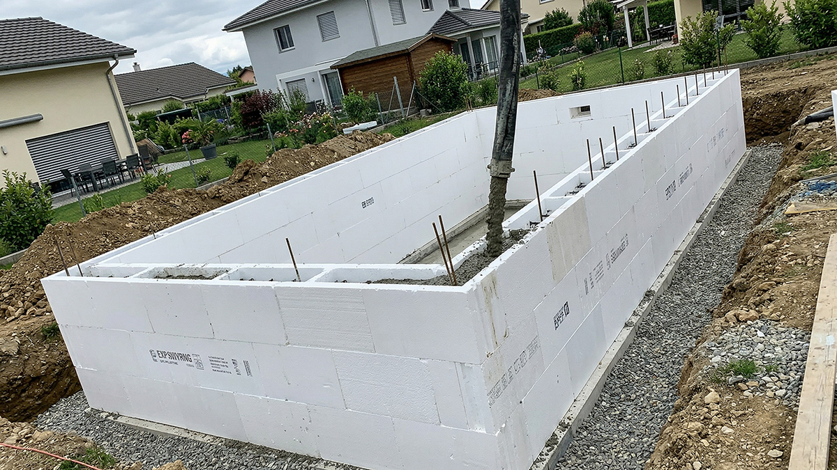 Construction piscine isothermique.